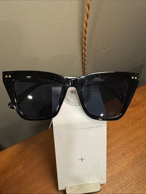 Classic Black Cat-Eye Women's Sunglasses